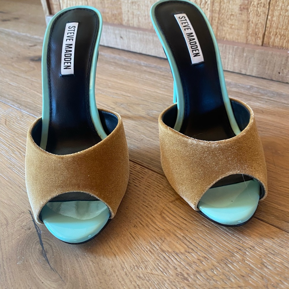 Steve Madden PRIYA MULTI VELVET size 7 mule pump tan + turquoise